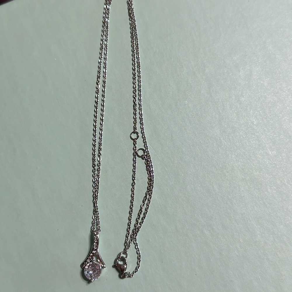 Women’s silver pendant necklace